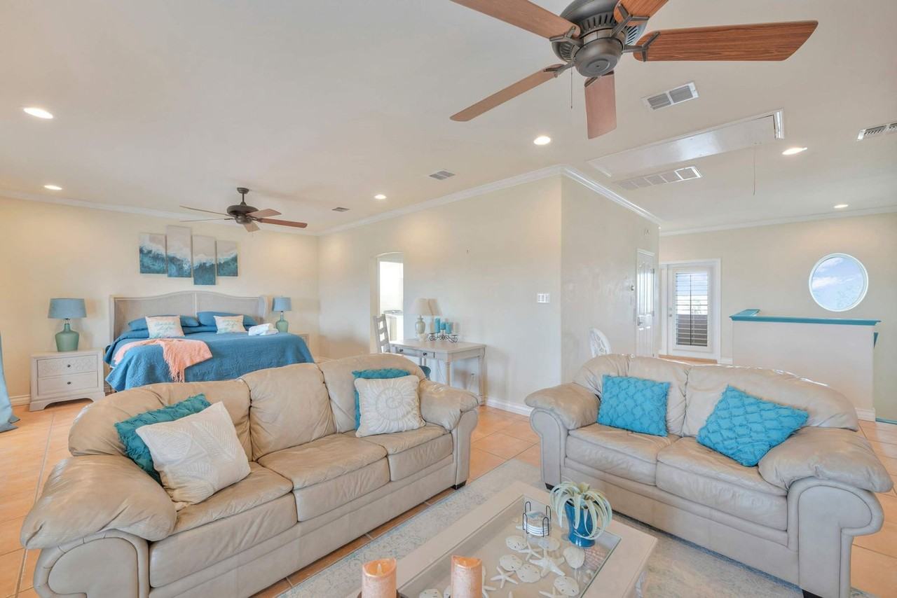 660 Kara Ln #1382969P - Photo 4 of 40