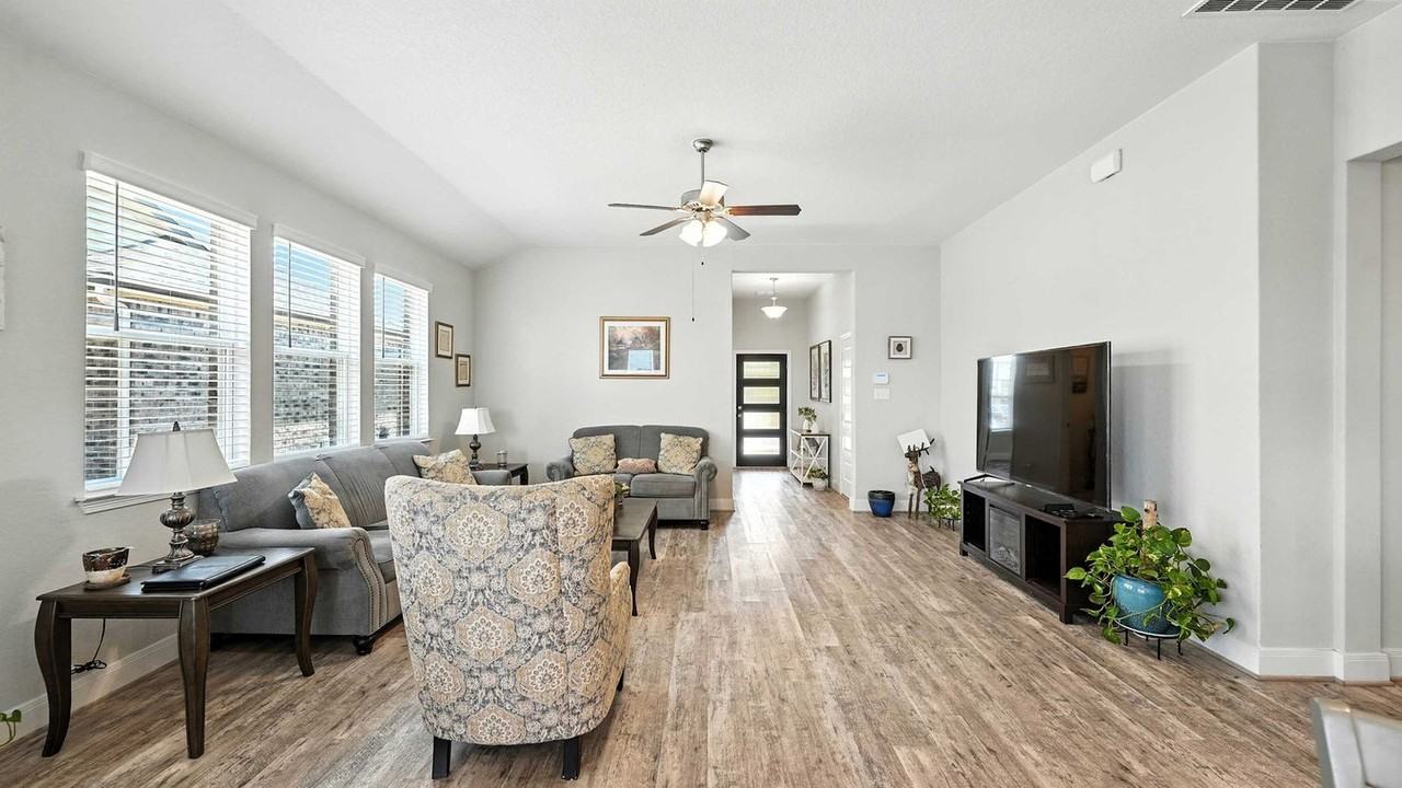 1917 Shepherd Path #1383559P - Photo 3 of 33