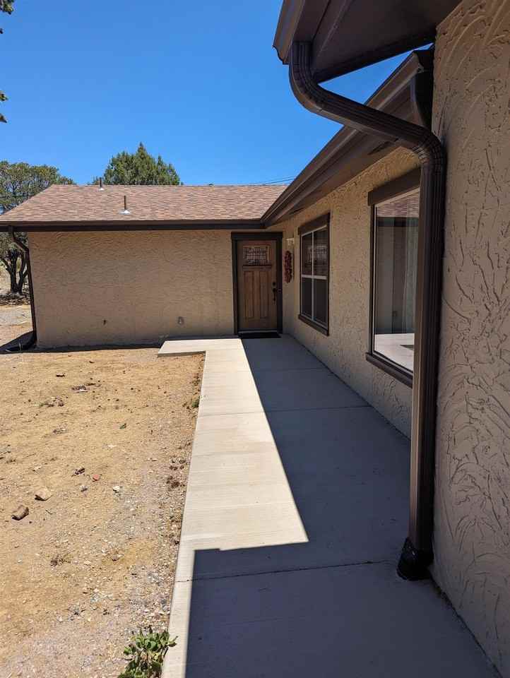 610 N Cochise Cir - Photo 2 of 22