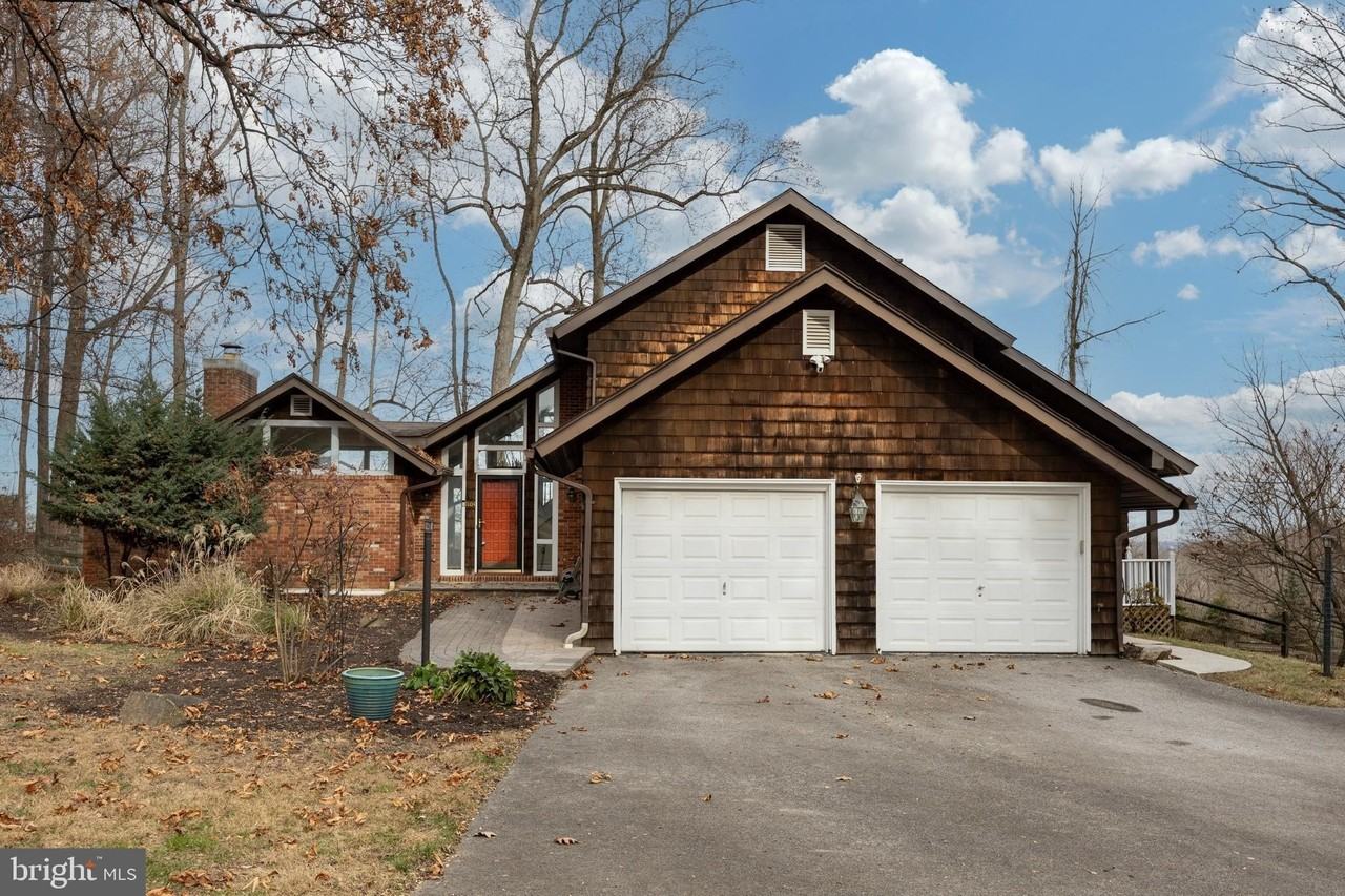 1104 Tinkerhill Ln - Photo 2 of 44