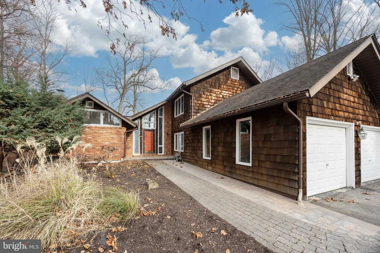 1104 Tinkerhill Ln - Photo 3 of 44