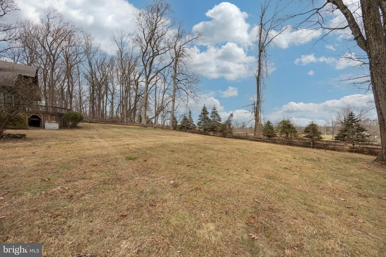 1104 Tinkerhill Ln - Photo 7 of 44