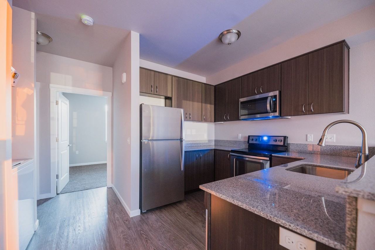 Miller Manor - Photo 3 of 33