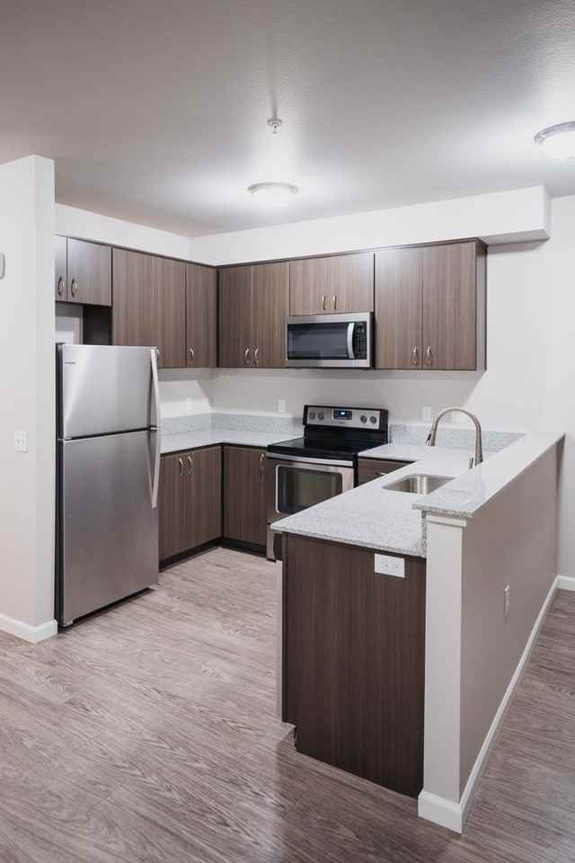 Miller Manor - Photo 5 of 33