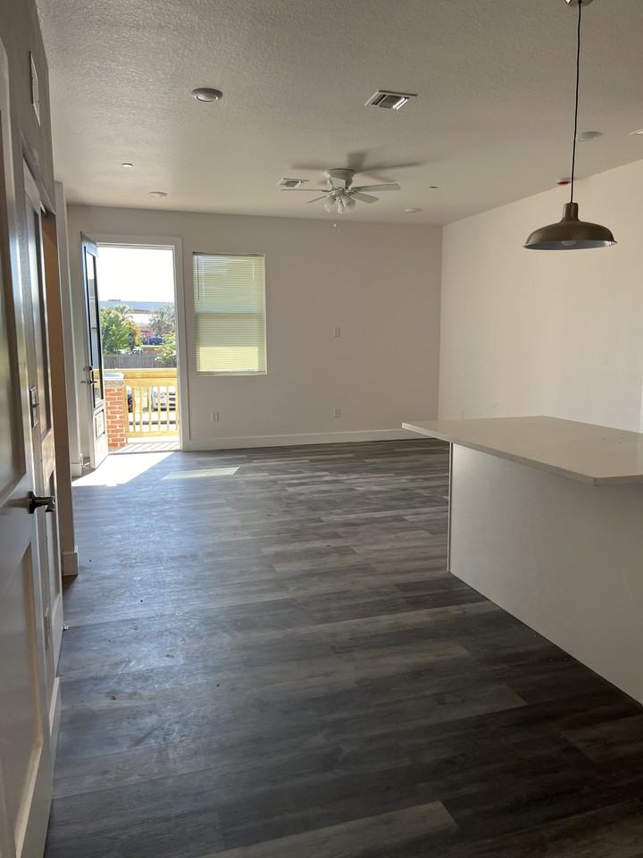 2104 East Columbus Drive - Photo 2 of 10