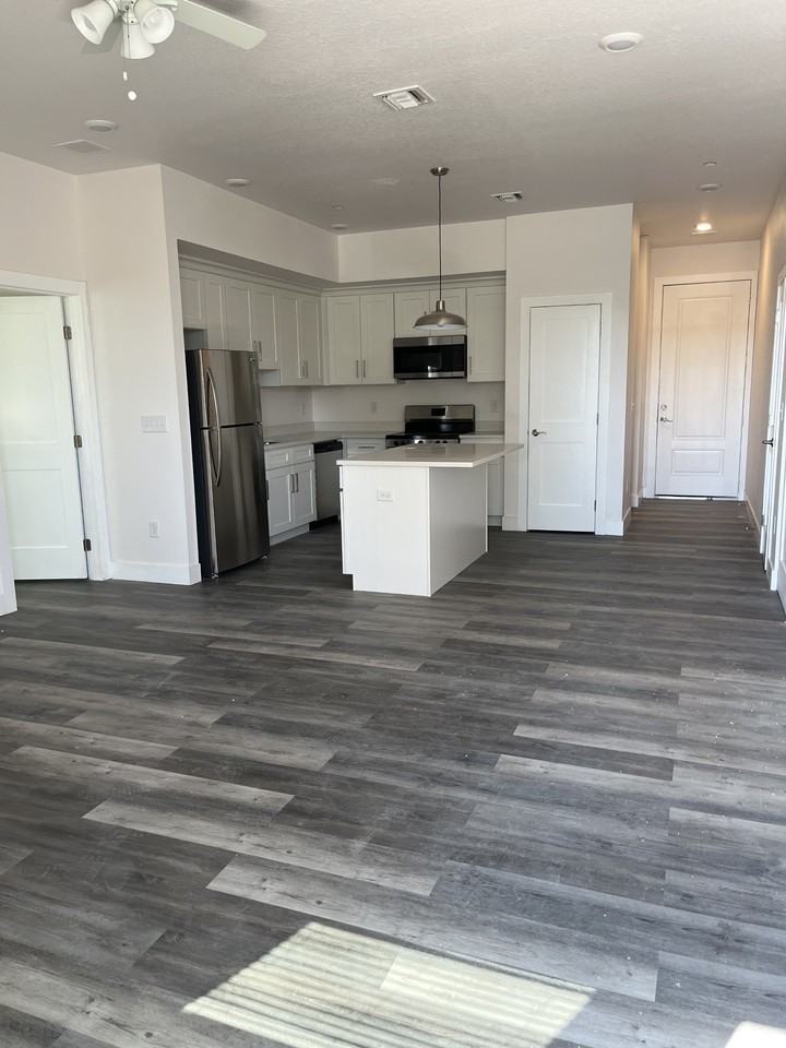 2104 East Columbus Drive - Photo 3 of 10