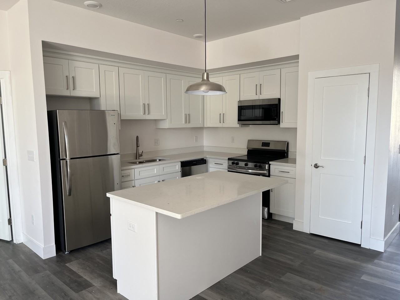 2104 East Columbus Drive - Photo 4 of 10