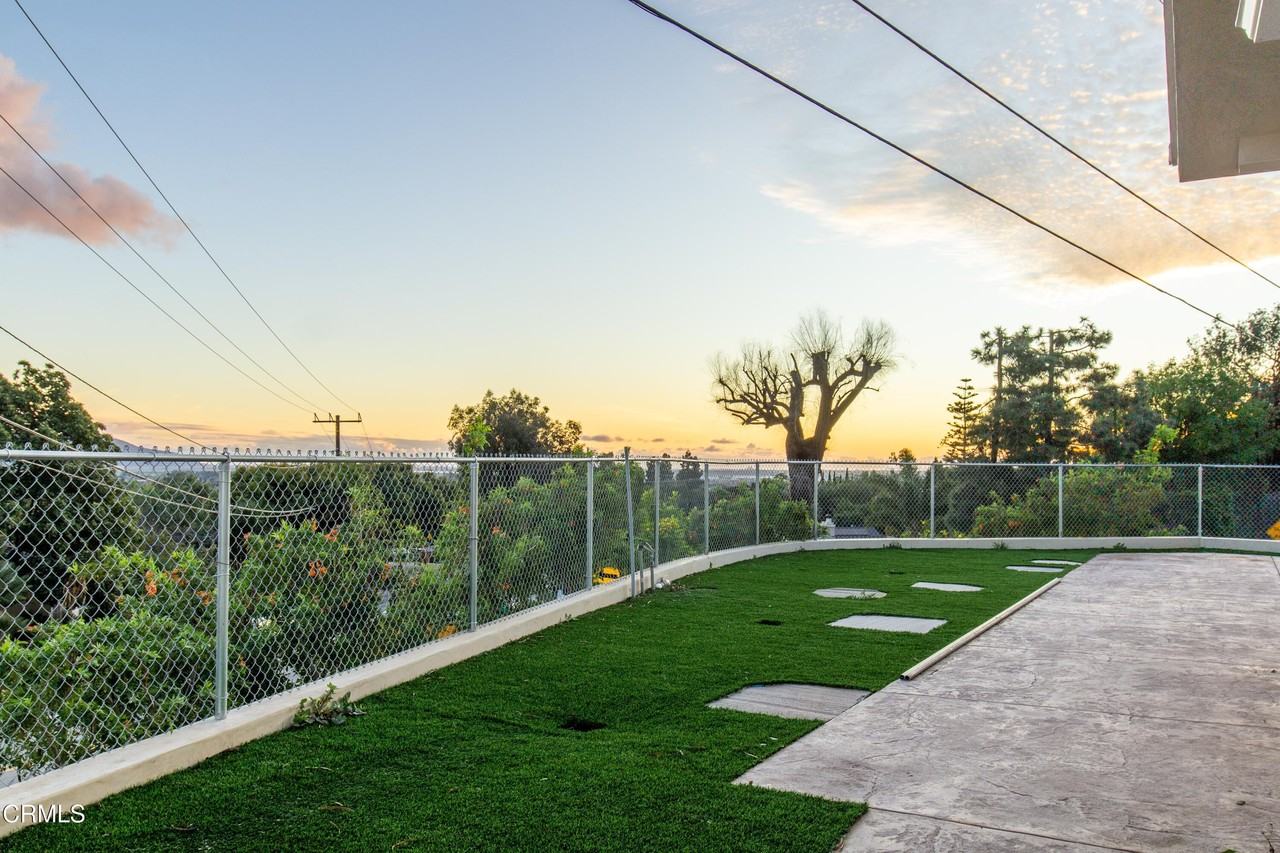 713 Mission Dr - Photo 3 of 21