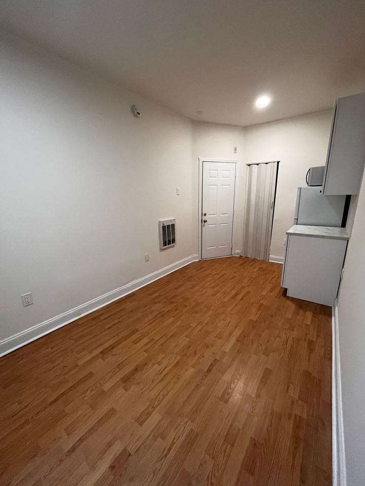 452 E Girard Ave #105 - Photo 4 of 7