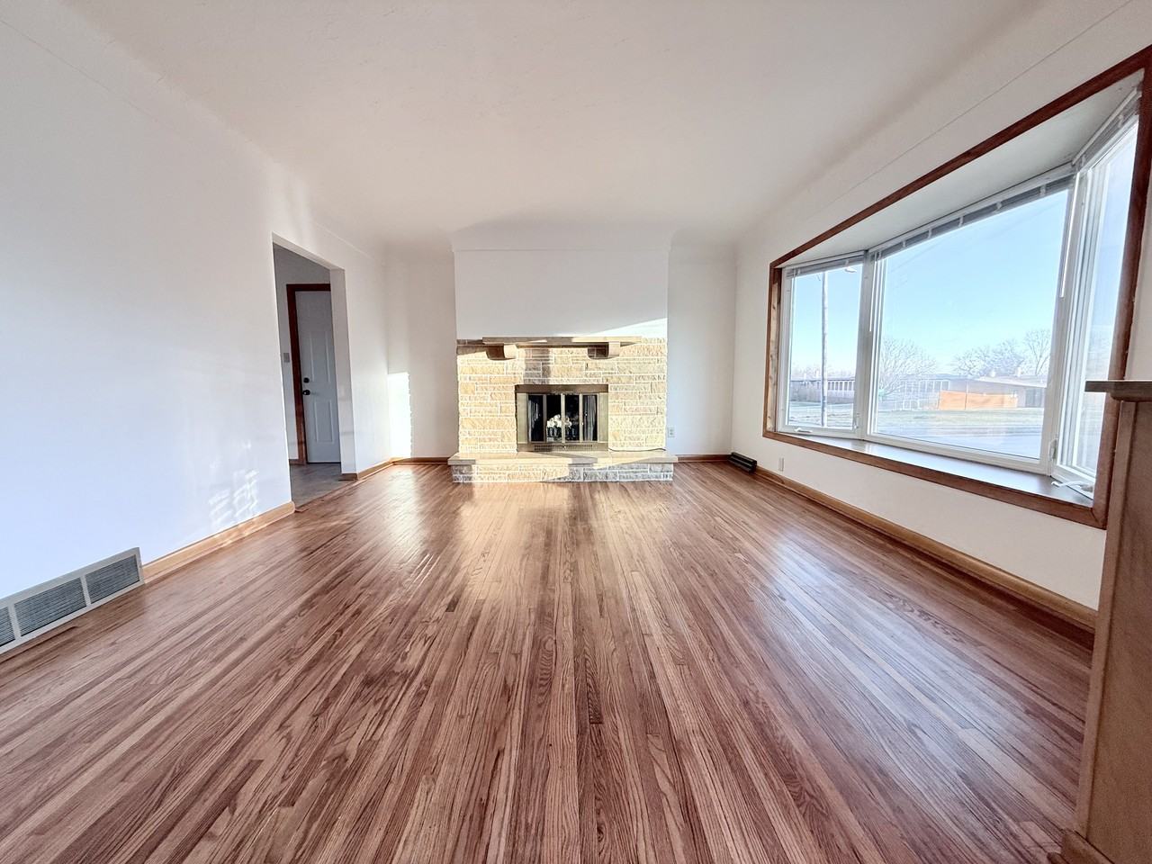 402 Beverly Hills Street - Photo 3 of 20