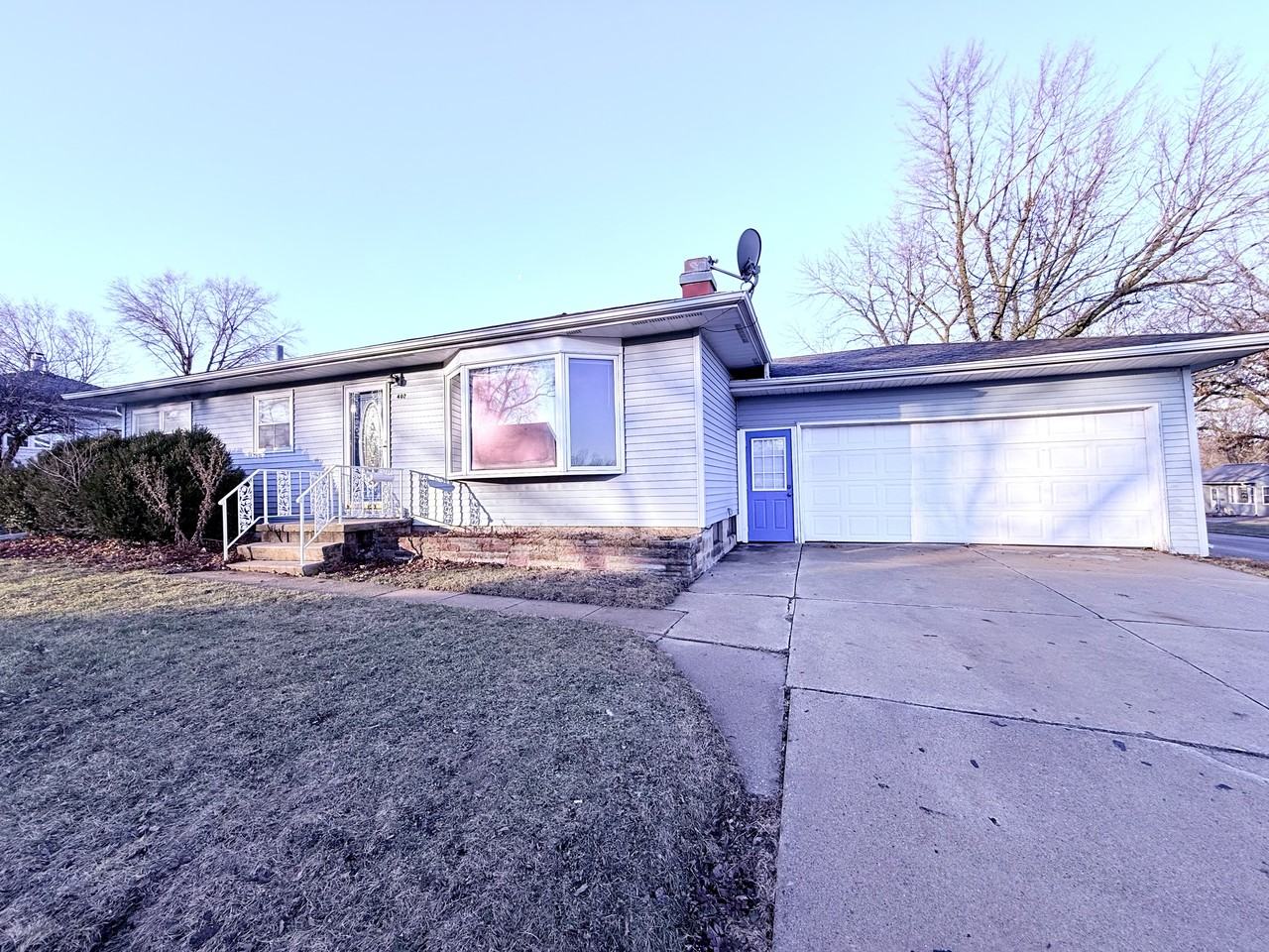 402 Beverly Hills Street - Photo 2 of 20