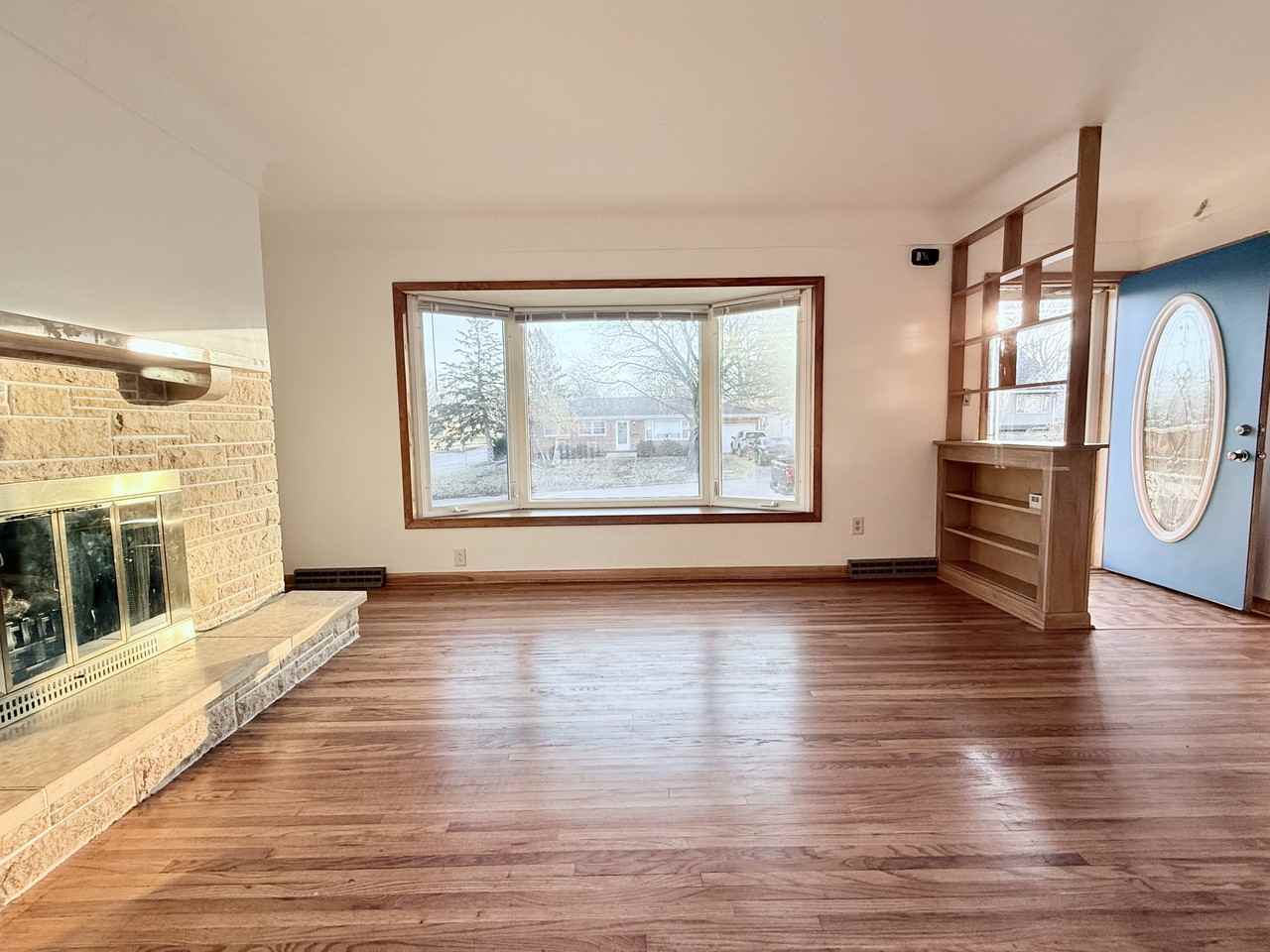 402 Beverly Hills Street - Photo 5 of 20