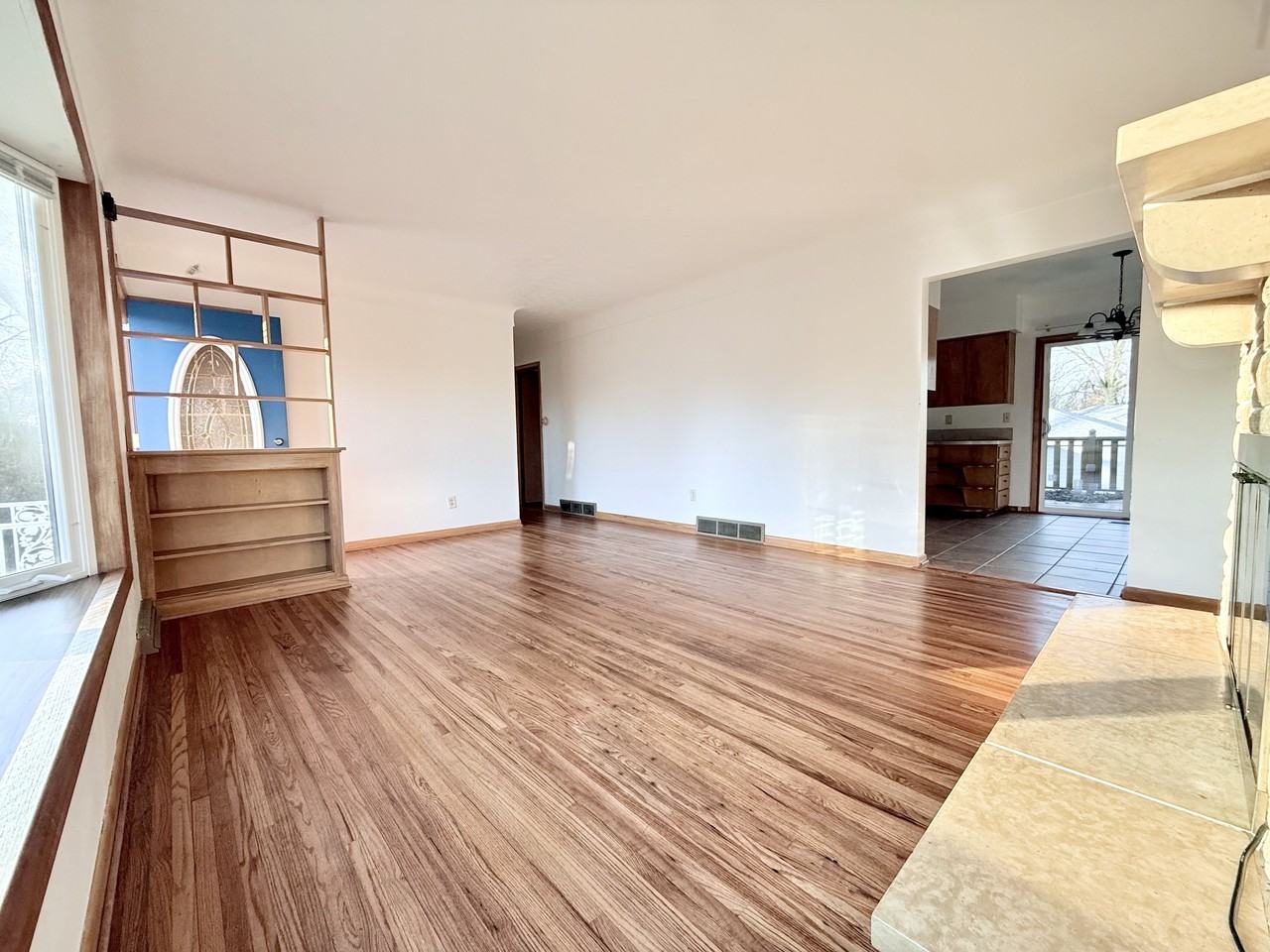 402 Beverly Hills Street - Photo 6 of 20