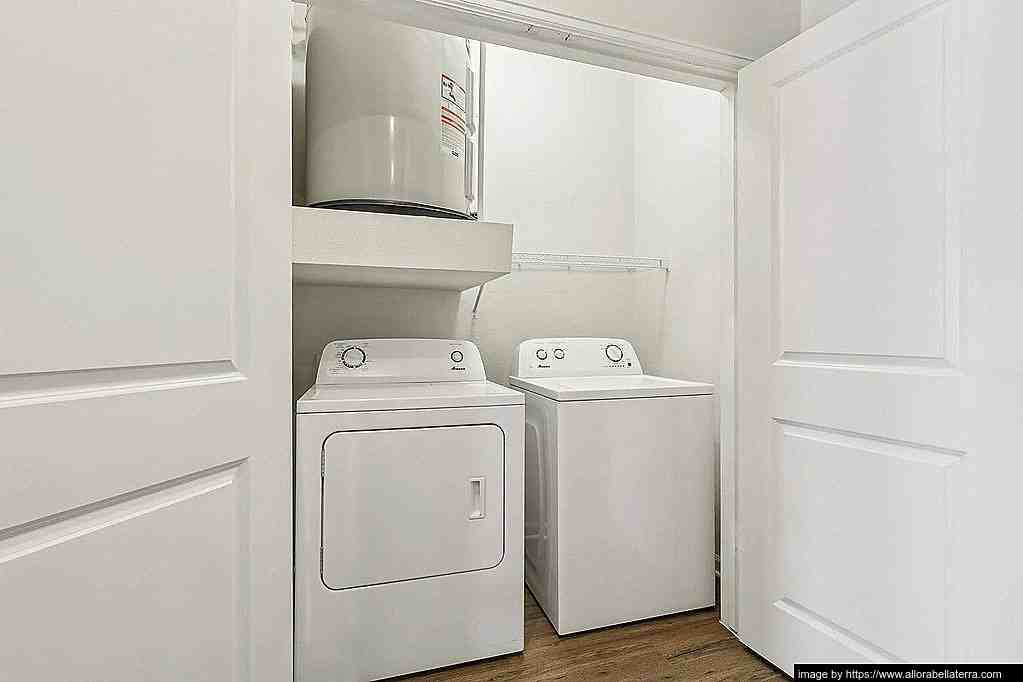 12240 Bella Terra Center Way - Photo 5 of 9