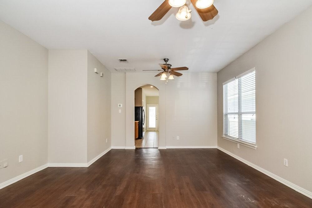 1116 Oakcrest Dr - Photo 5 of 17