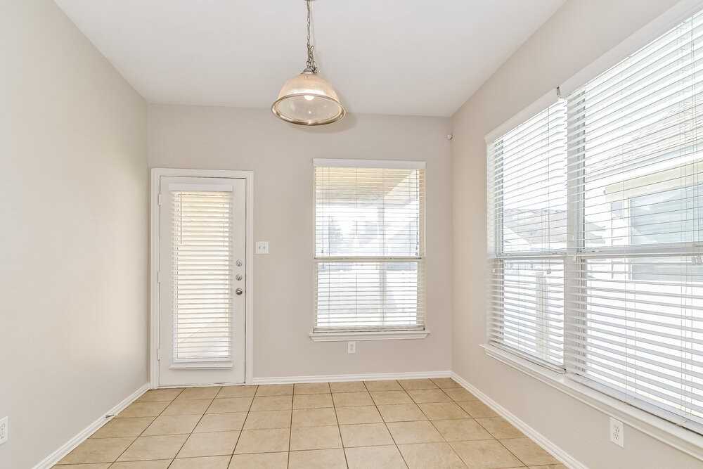 1116 Oakcrest Dr - Photo 7 of 17