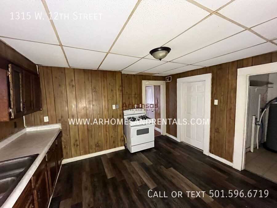 1315 W 12th St - Photo 5 of 10