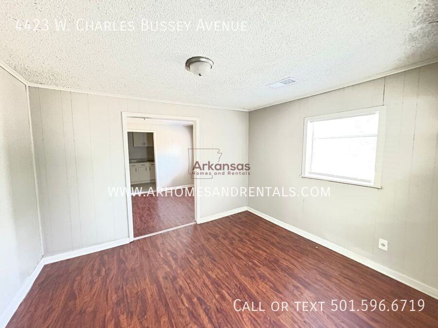 4423 W Charles Bussey Ave - Photo 4 of 14