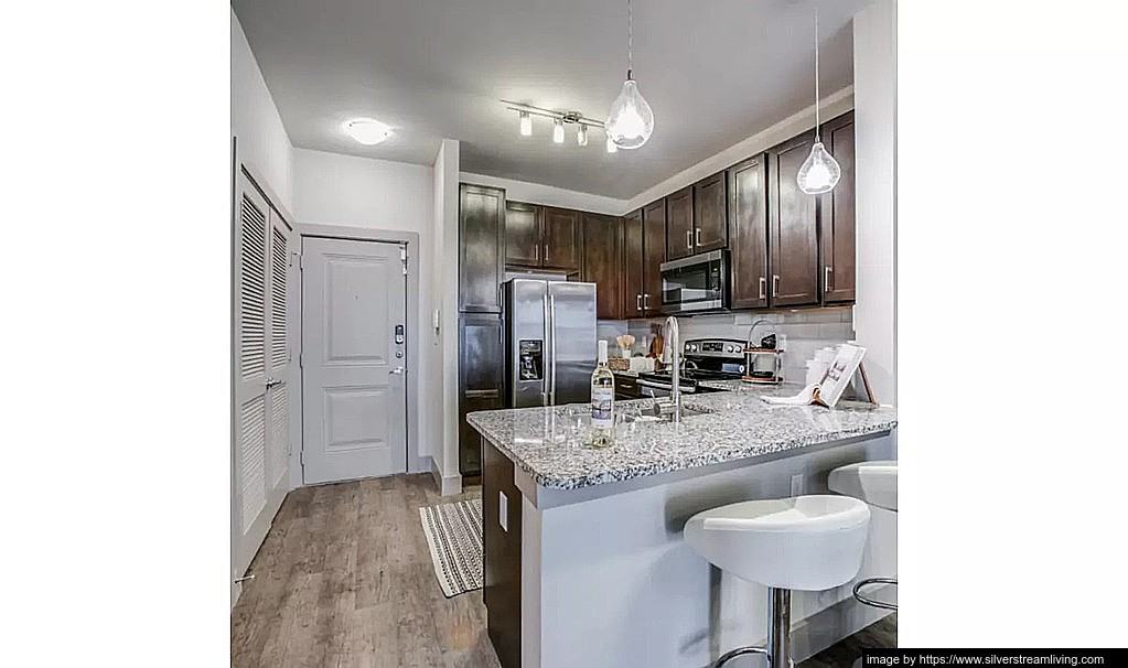 21077 Kingsland Boulevard - Photo 2 of 12