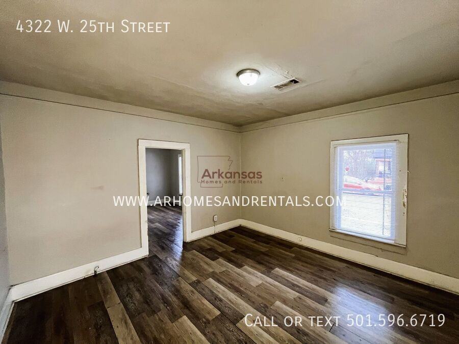 4322 W 25th St - Photo 3 of 10