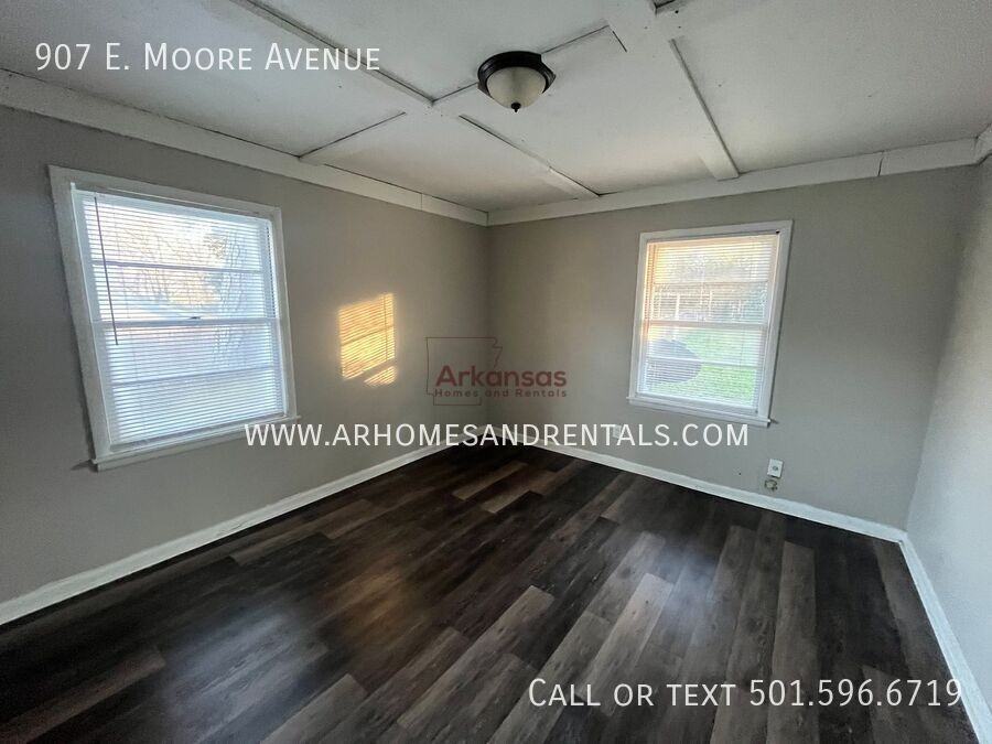 907 E Moore Ave - Photo 5 of 12