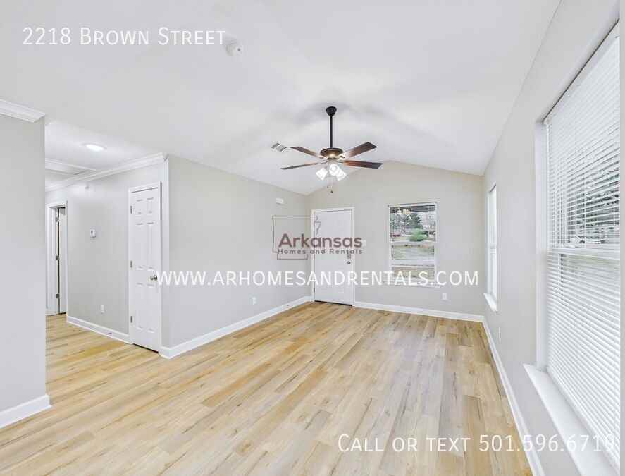 2218 Brown St - Photo 2 of 12