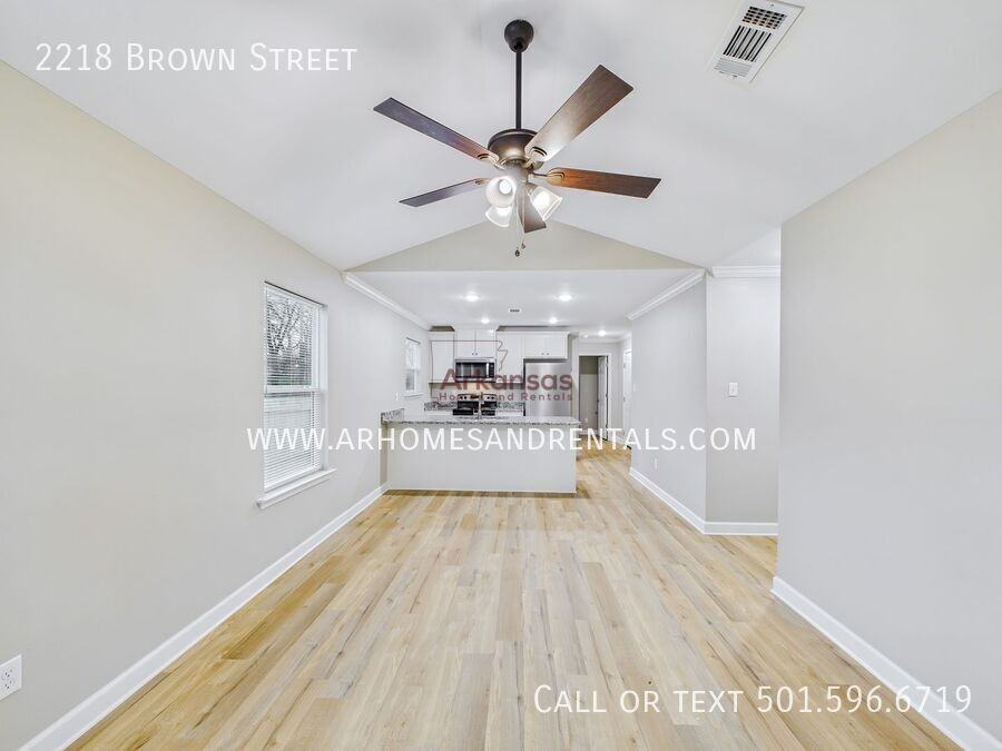 2218 Brown St - Photo 3 of 12