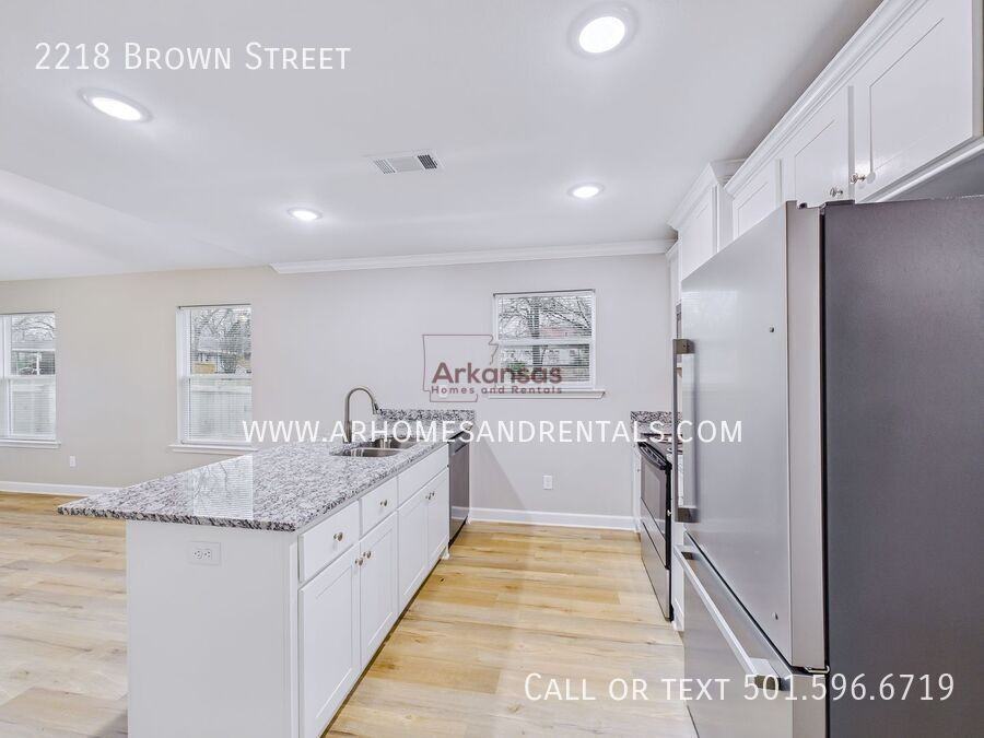 2218 Brown St - Photo 5 of 12