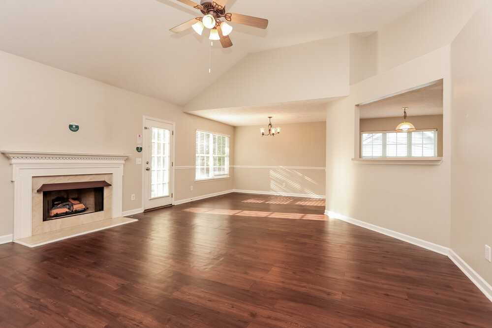 1057 Blue Mountain Ln - Photo 4 of 17