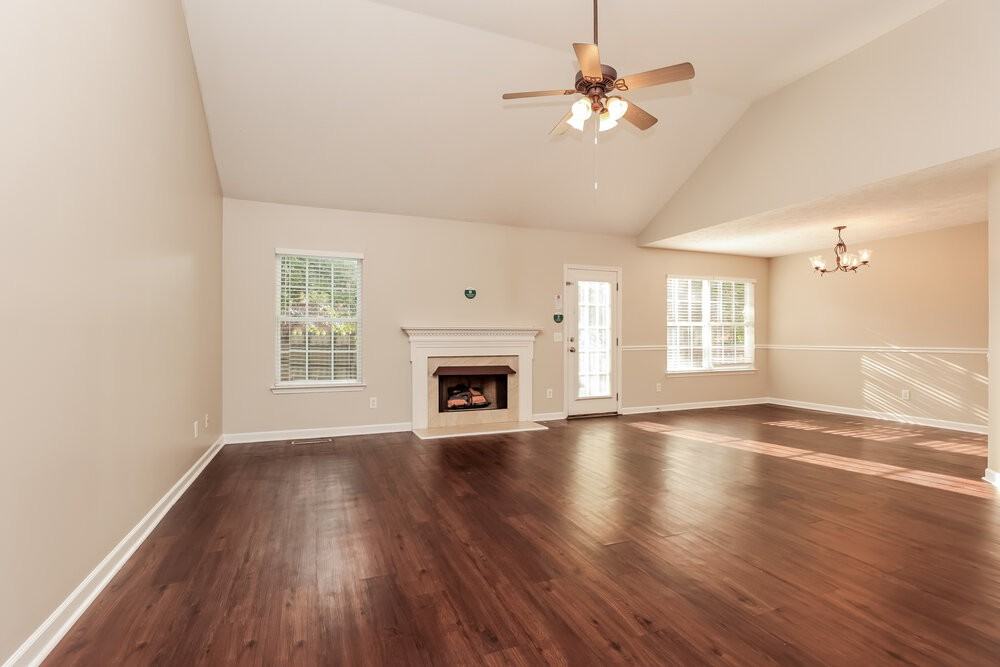 1057 Blue Mountain Ln - Photo 5 of 17