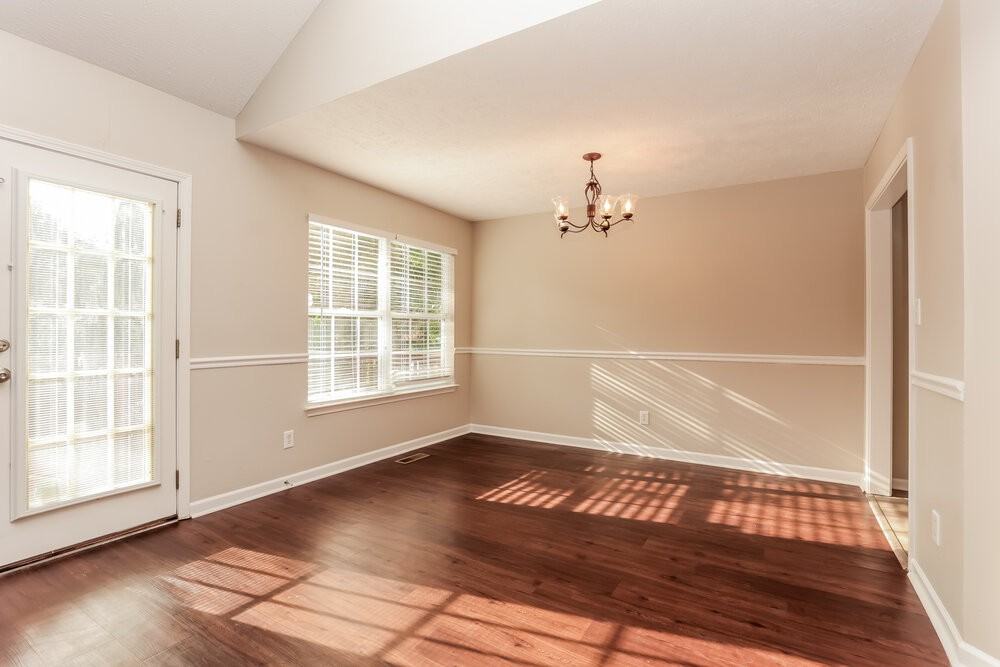 1057 Blue Mountain Ln - Photo 6 of 17