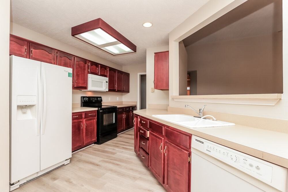 1057 Blue Mountain Ln - Photo 7 of 17