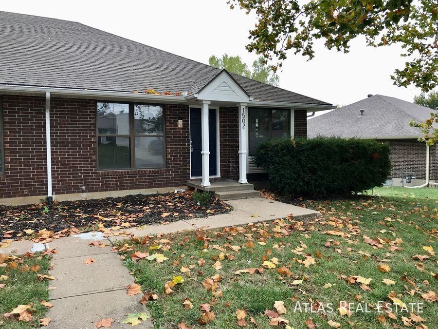 1502 Sw Sunset St - Photo 6 of 20