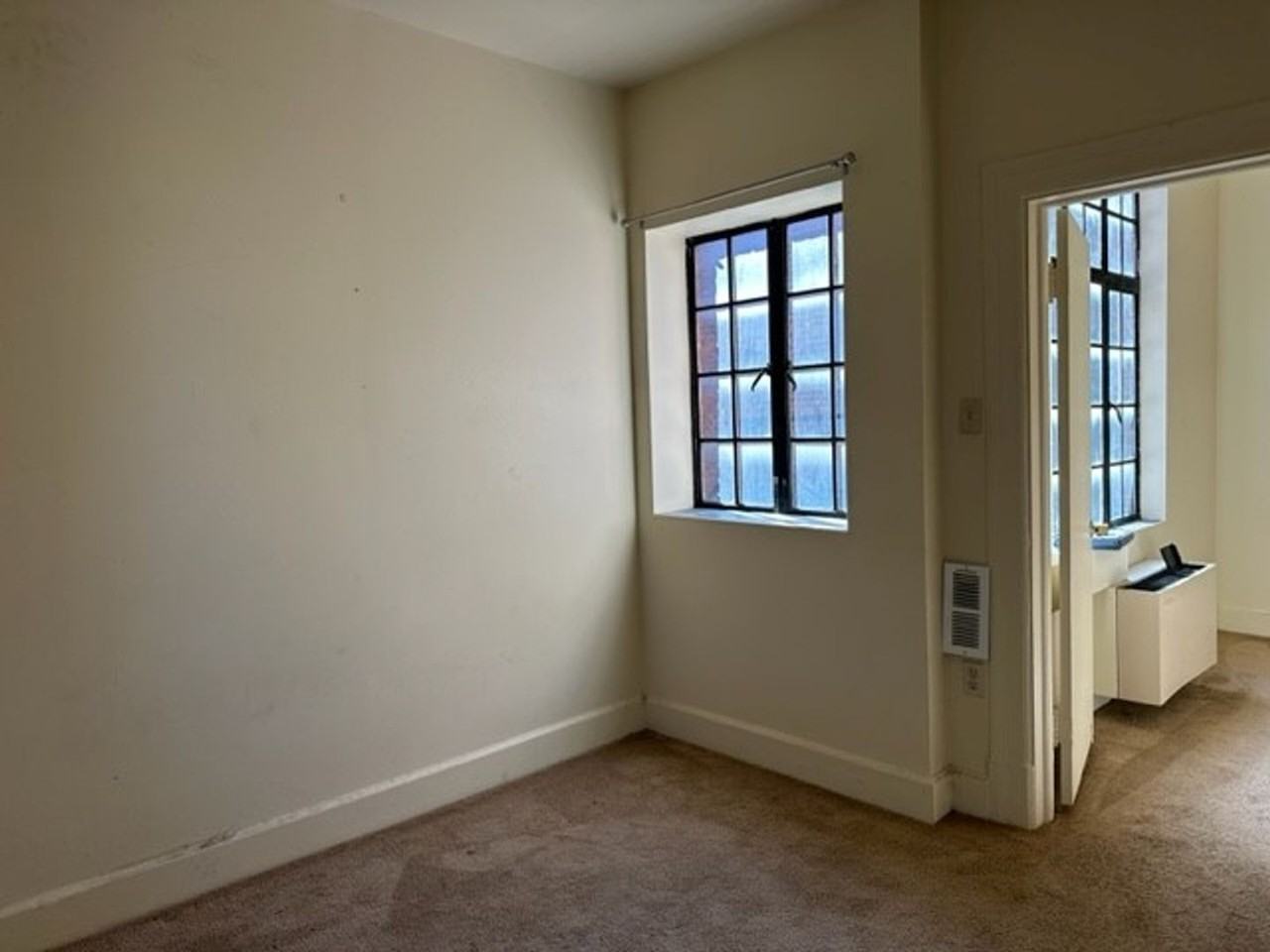 213 N 2nd St #C6 - Photo 7 of 8
