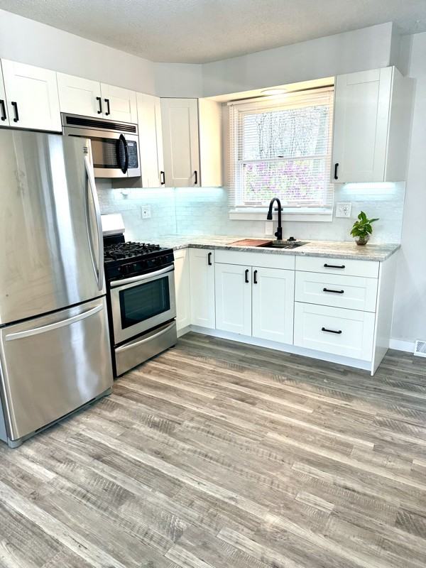 2168 Plainfield Ave - Photo 3 of 20