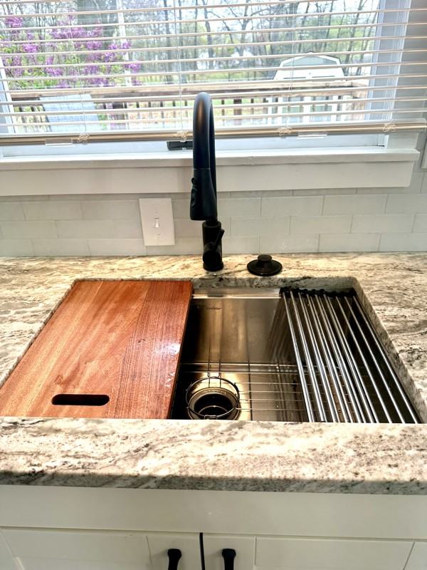 2168 Plainfield Ave - Photo 6 of 20