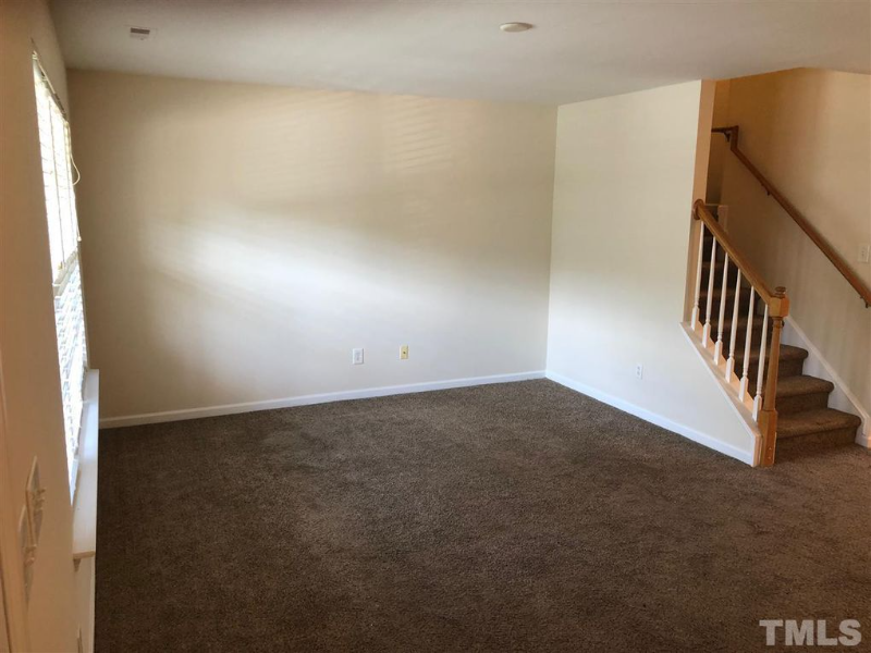 7938 Averette Hill Dr - Photo 4 of 10