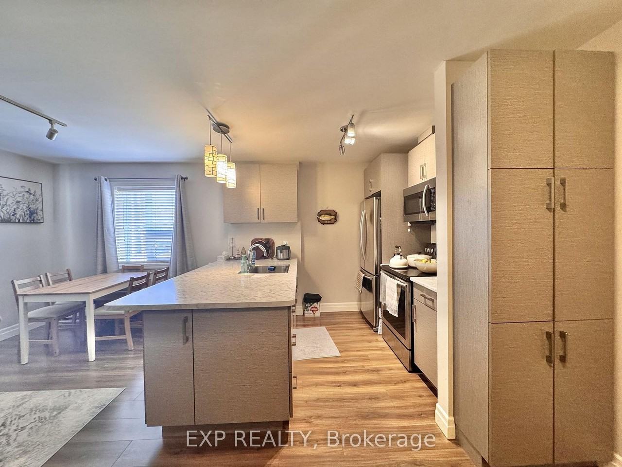 5 Paisley Boulevard East #204 - Photo 5 of 11