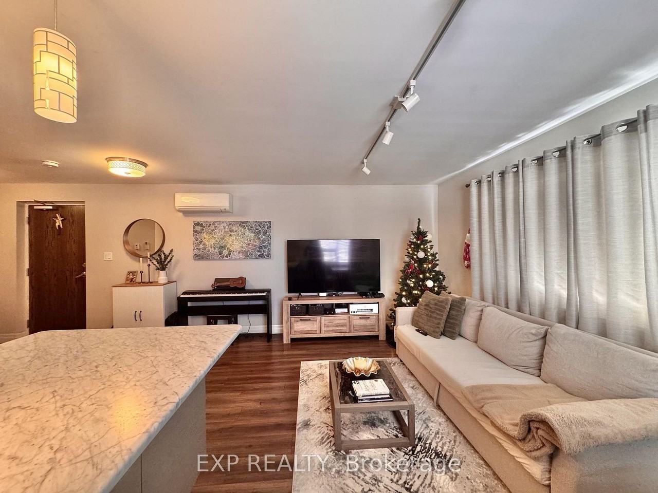 5 Paisley Boulevard East #204 - Photo 4 of 11