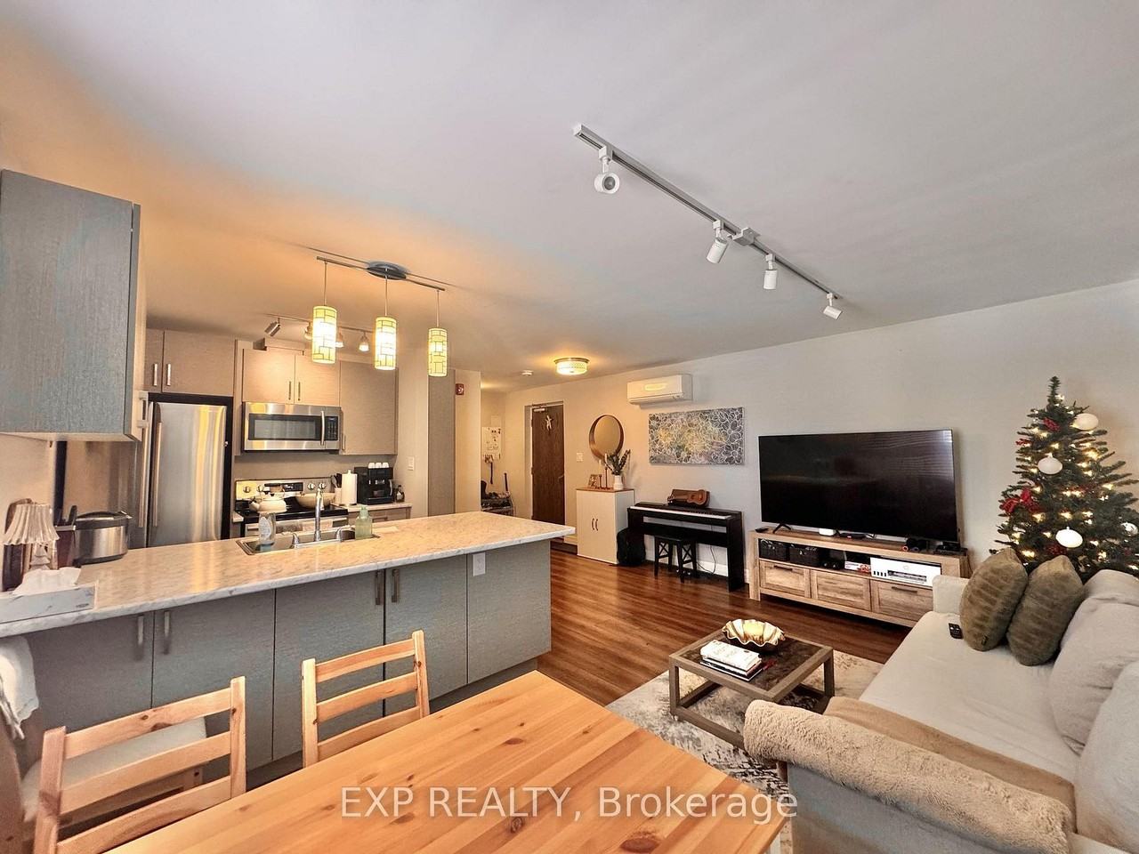 5 Paisley Boulevard East #204 - Photo 6 of 11