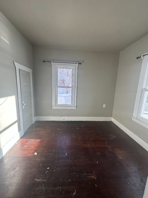 112 6th St Se - Photo 2 of 9