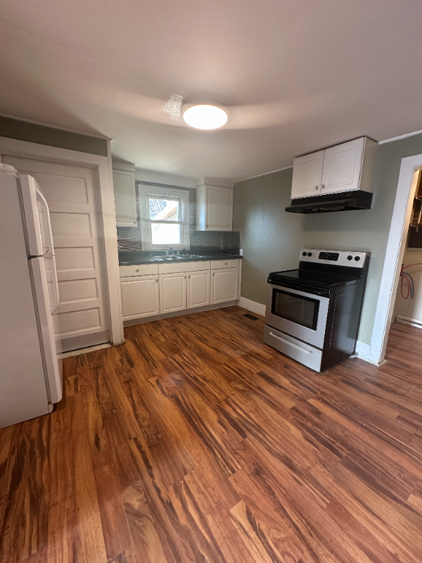 112 6th St Se - Photo 3 of 9