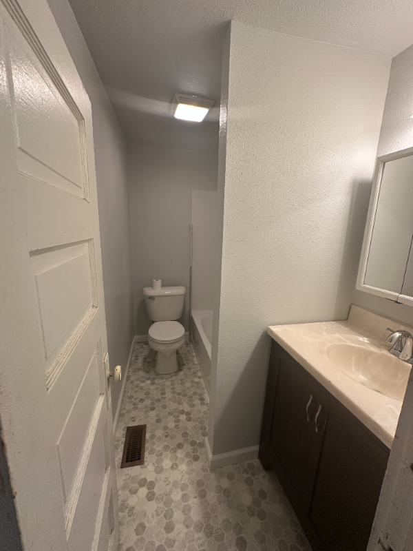 112 6th St Se - Photo 5 of 9