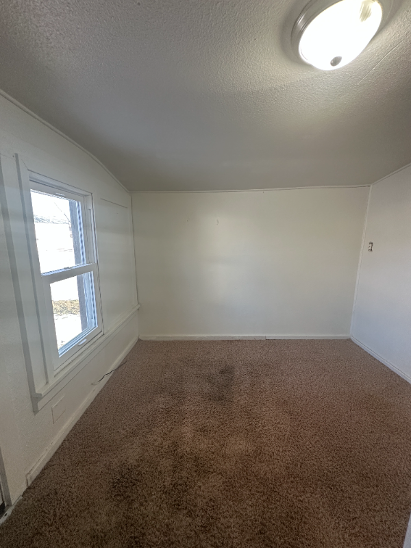 112 6th St Se - Photo 7 of 9