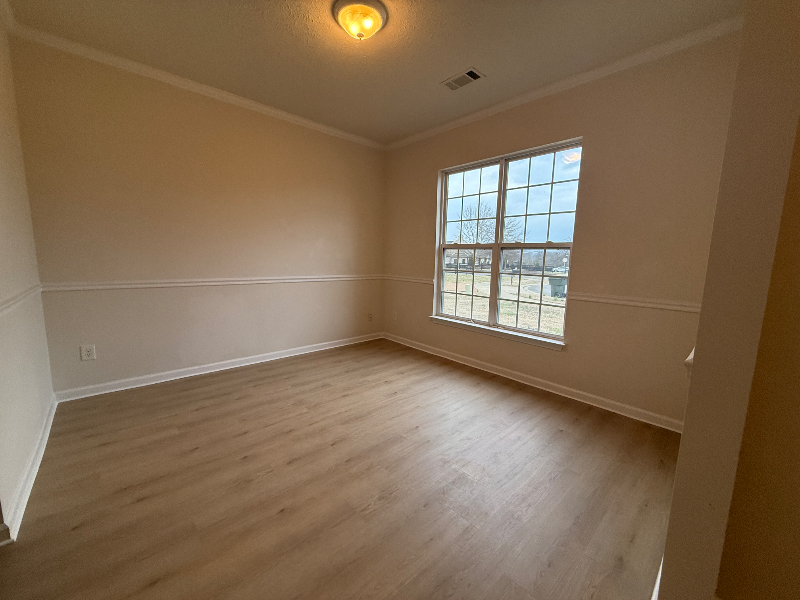 102 Privett Ct - Photo 4 of 32