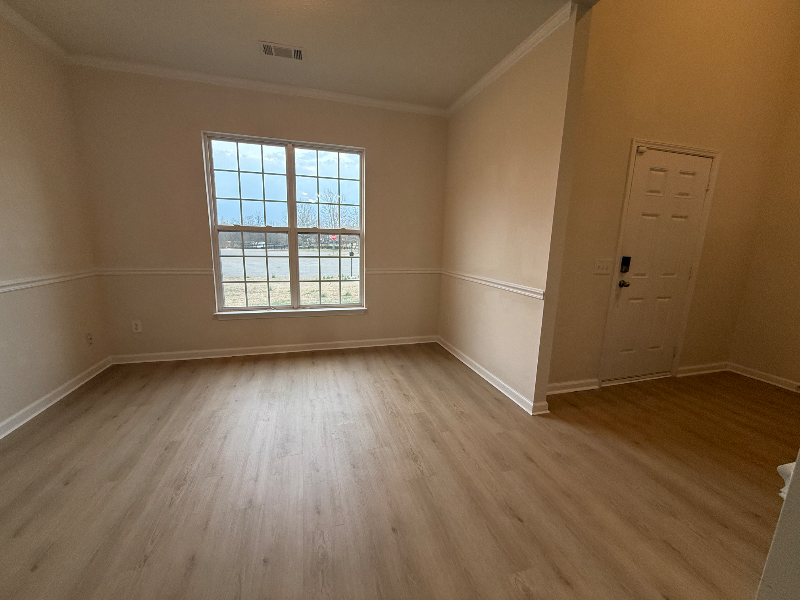 102 Privett Ct - Photo 5 of 32