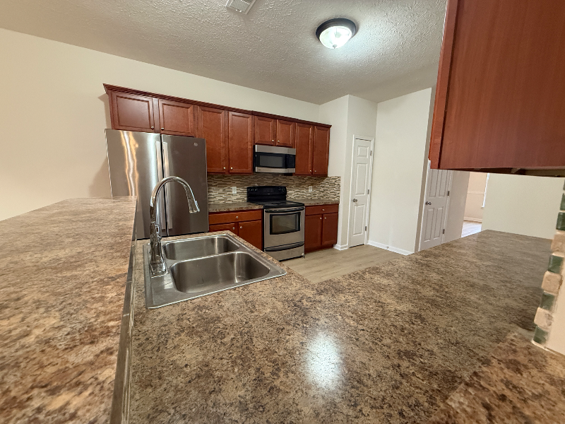 102 Privett Ct - Photo 6 of 32