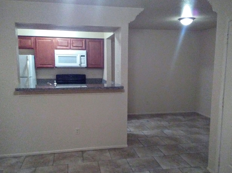 2925 Winkler Ave #905 - Photo 4 of 7