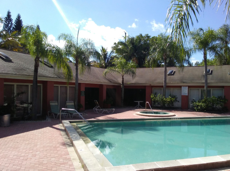 2925 Winkler Ave #905 - Photo 6 of 7