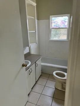 1310 S Jefferson St - Photo 7 of 8